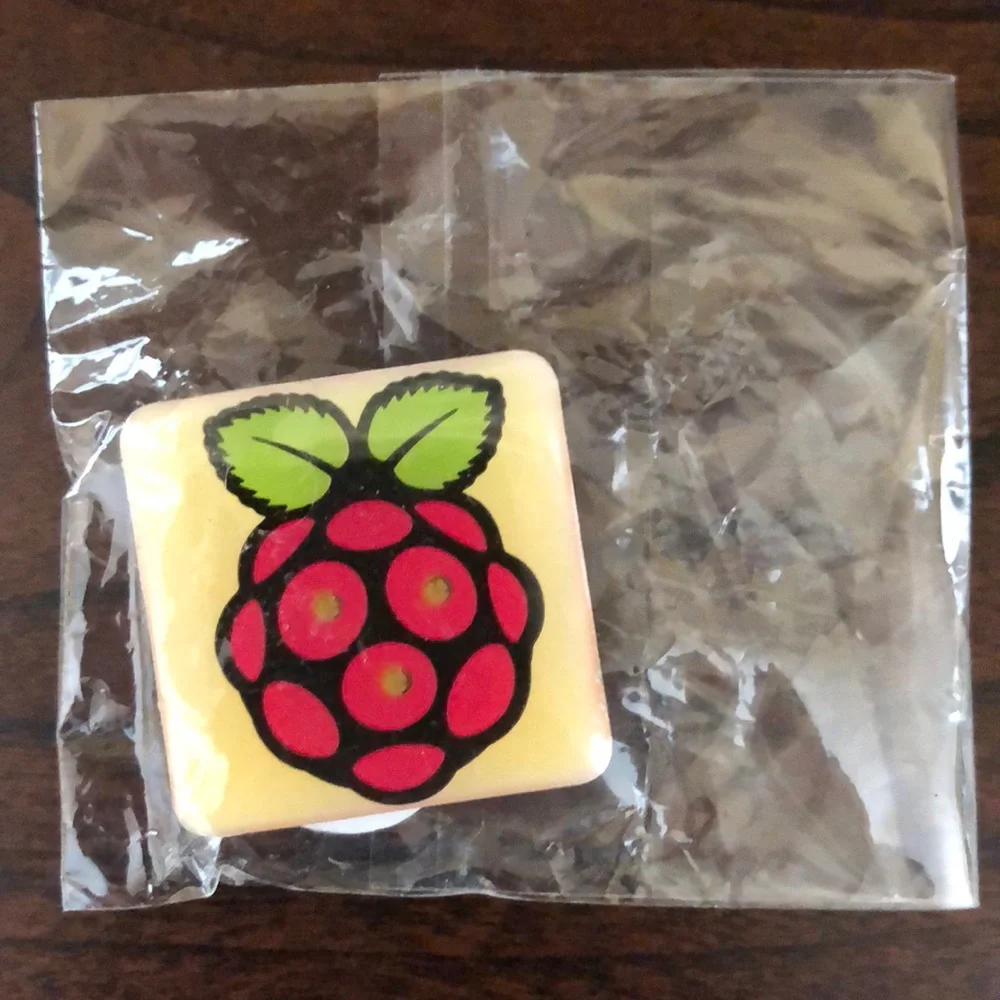 Raspberry Pi SWAG RARE - Picture 1 of 5